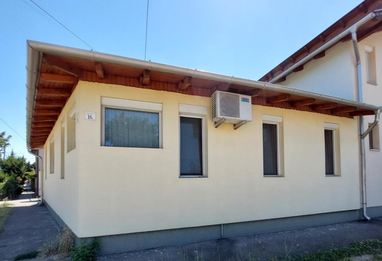 Csaladbarat Vendeglak Szegedi Maganszallashely 9 Fo Reszere, Nagycsaladok Es Barati Tarsasagok Reszere Экстерьер фото
